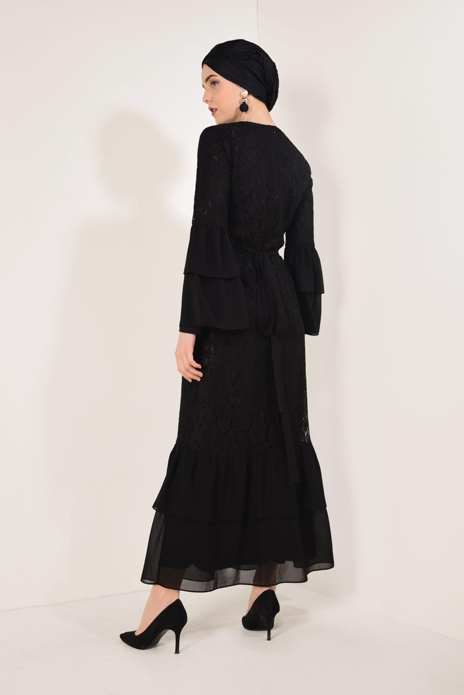 Tesettür giyim SİYAH KOLLARI VOLANLI DANTEL DETAYLI ABİYE ELBİSE T 73706