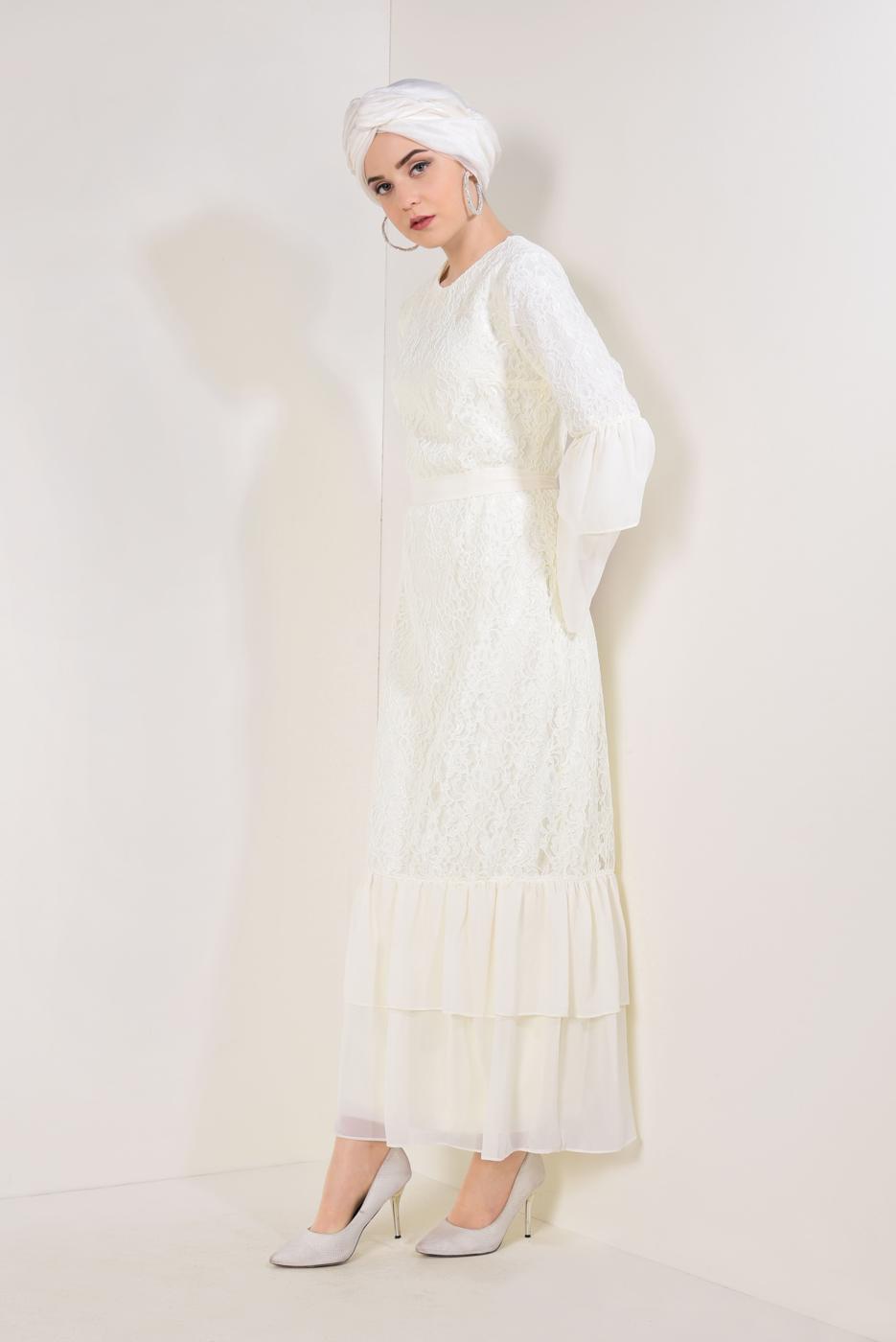 Tesettür giyim BEYAZ KOLLARI VOLANLI DANTEL DETAYLI ABİYE ELBİSE T 73706