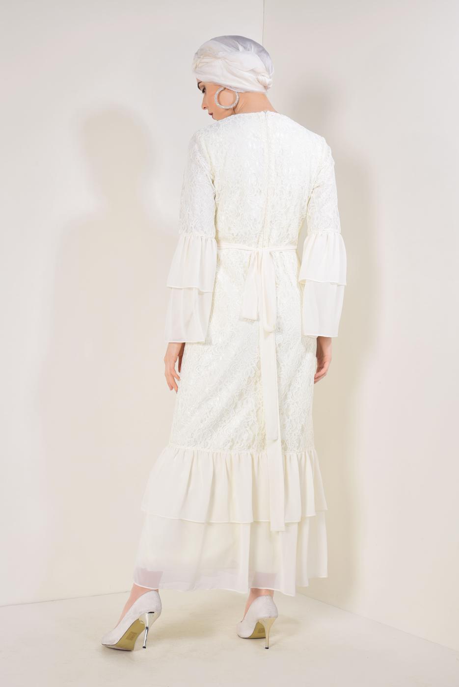 Tesettür giyim BEYAZ KOLLARI VOLANLI DANTEL DETAYLI ABİYE ELBİSE T 73706