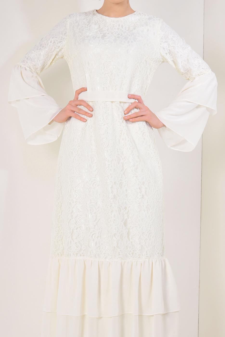 Tesettür giyim BEYAZ KOLLARI VOLANLI DANTEL DETAYLI ABİYE ELBİSE T 73706