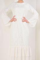 Tesettür giyim BEYAZ KOLLARI VOLANLI DANTEL DETAYLI ABİYE ELBİSE T 73706