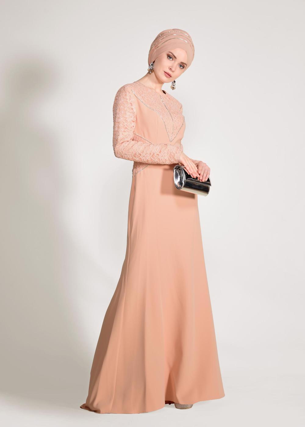 Tesettür giyim PUDRA DANTEL VE TAŞ DETAYLI ABİYE ELBİSE T 5423