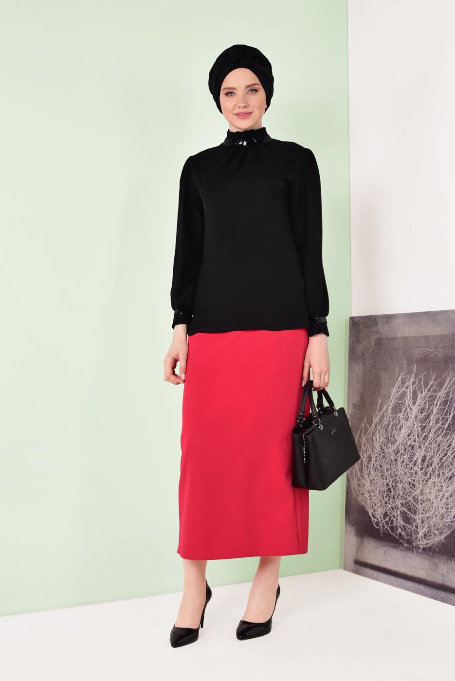 Tesettür giyim SİYAH YAKA KISMI PAYET  DETAYLI BÜZGÜLÜ BLUZ 5201