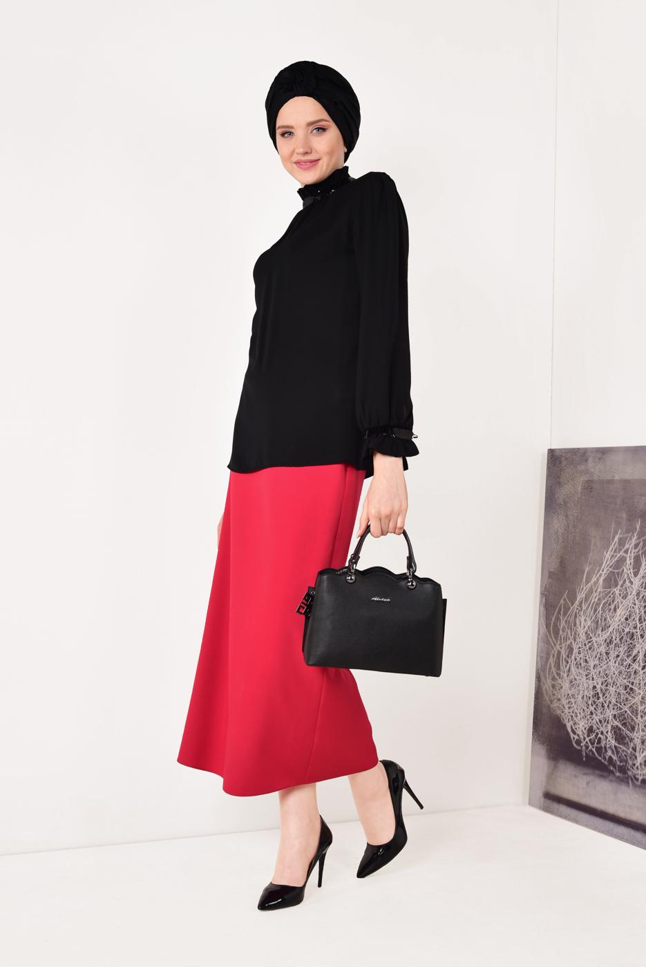 Tesettür giyim SİYAH YAKA KISMI PAYET  DETAYLI BÜZGÜLÜ BLUZ 5201