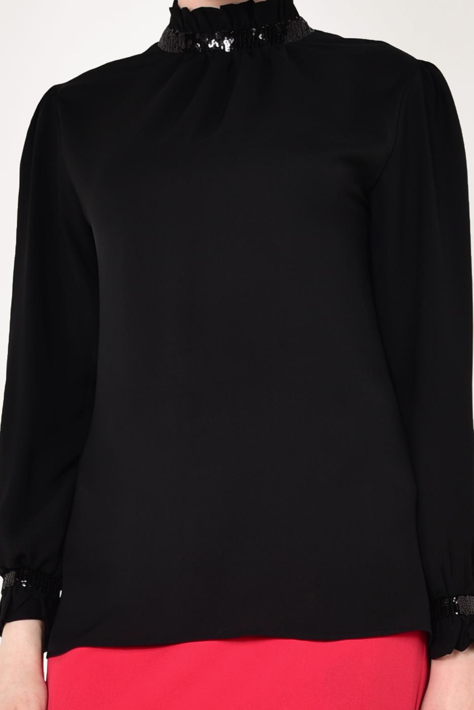 Tesettür giyim SİYAH YAKA KISMI PAYET  DETAYLI BÜZGÜLÜ BLUZ 5201