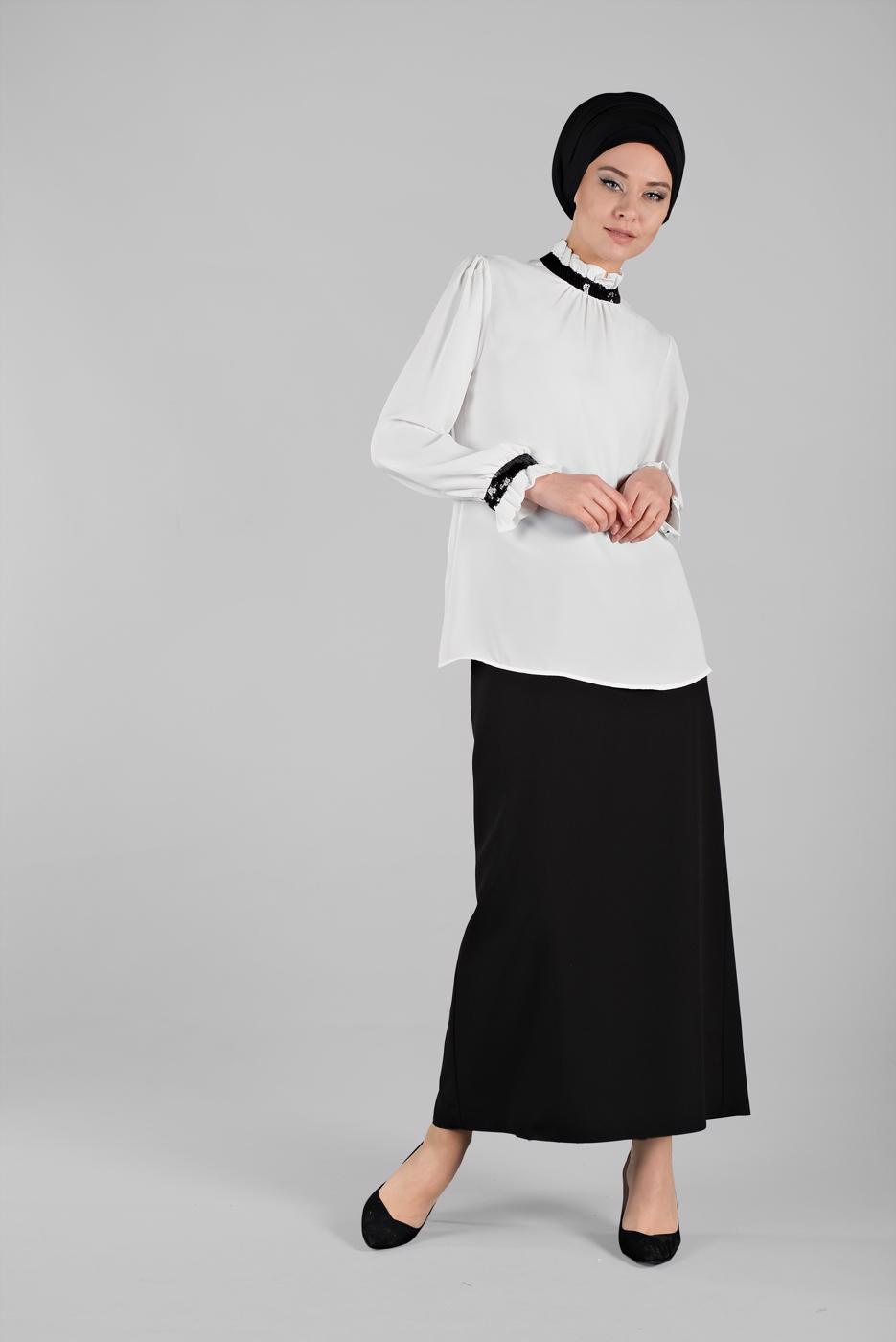 Tesettür giyim EKRU YAKA KISMI PAYET  DETAYLI BÜZGÜLÜ BLUZ 5201