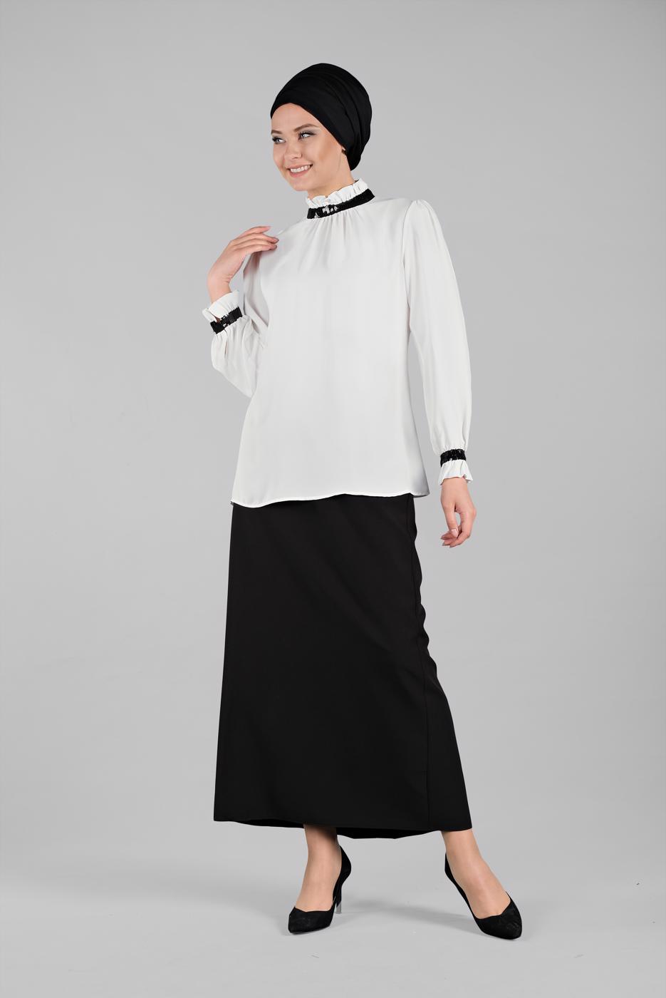 Tesettür giyim EKRU YAKA KISMI PAYET  DETAYLI BÜZGÜLÜ BLUZ 5201