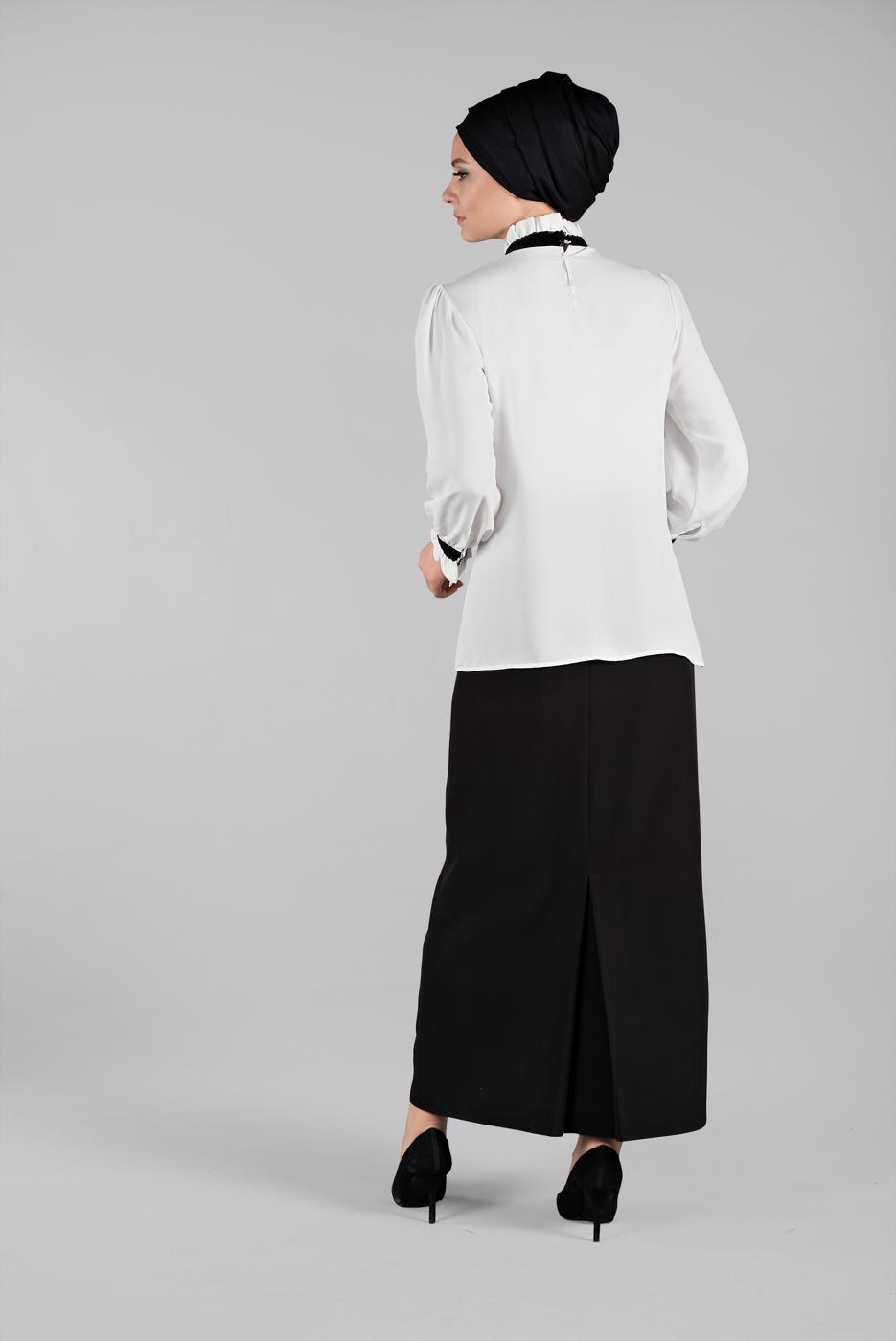 Tesettür giyim EKRU YAKA KISMI PAYET  DETAYLI BÜZGÜLÜ BLUZ 5201