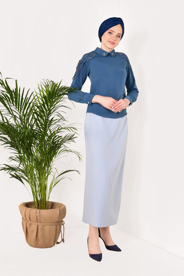 Tesettür giyim LACİVERT YAKASI VE OMUZLARI BONCUK DETAYLI BLUZ 8146 - TRENDTESETTÜR