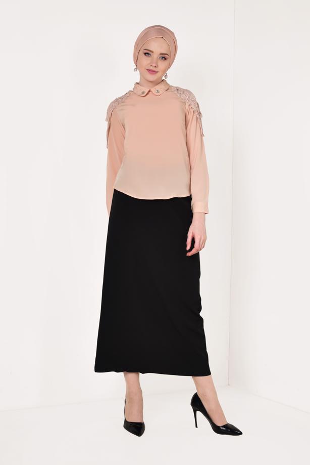 Tesettür giyim PUDRA YAKASI VE OMUZLARI BONCUK DETAYLI BLUZ 8146 - TRENDTESETTÜR