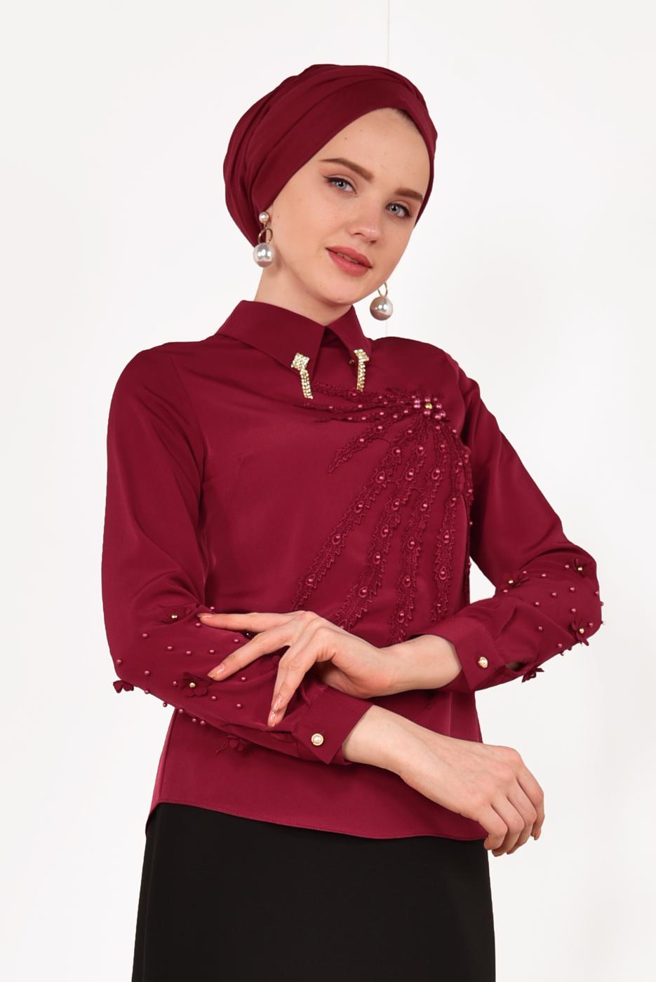 Hijab clothing CLARET RED T 9946 AYTE-YAKA UCU AKSESUARLI İŞLEMELİ BLUZ