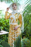 Tesettür giyim SARI GEOMETRİK DESENLİ ELBİSE 32391-1