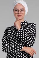 Tesettür giyim SİYAH DÜĞMELİ PUANTİYE DESENLİ ELBİSE 8937-2