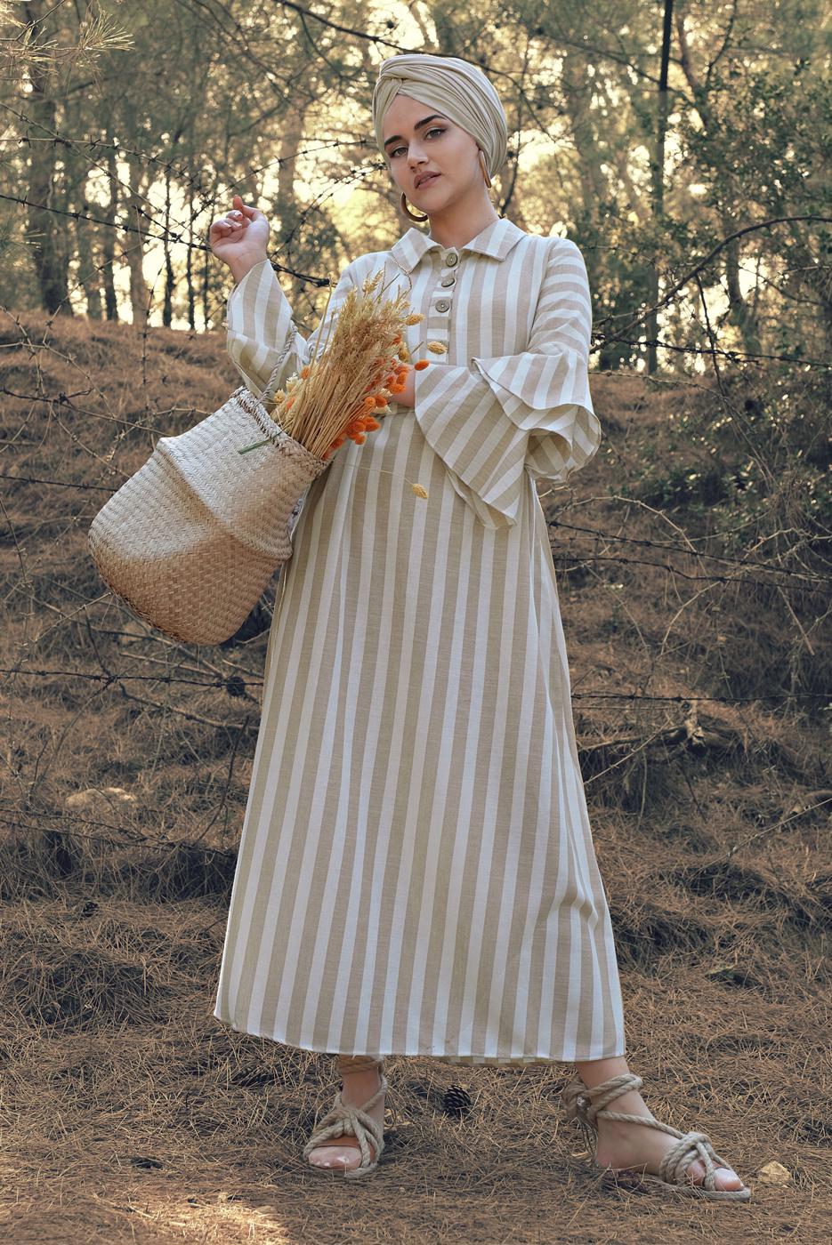 Tesettür giyim BEJ KOLLARI VOLANLI ÇİZGİLİ ELBİSE 3266 