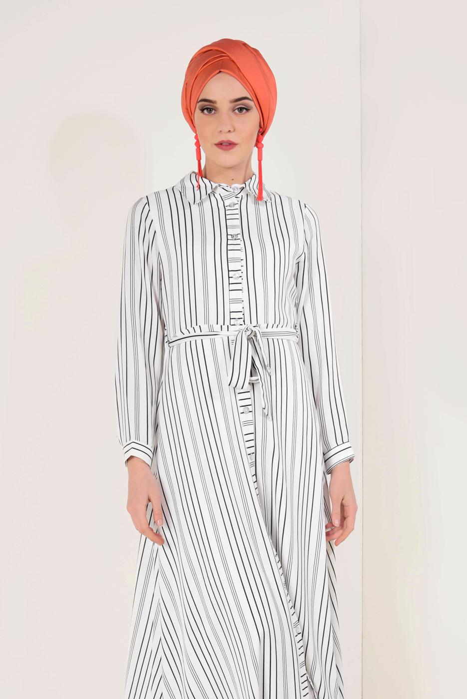 Tesettür giyim KREM ÇİZGİ DESENLİ BOYDAN DÜĞMELİ ELBİSE T 4126