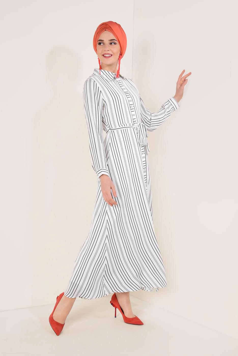 Tesettür giyim KREM ÇİZGİ DESENLİ BOYDAN DÜĞMELİ ELBİSE T 4126