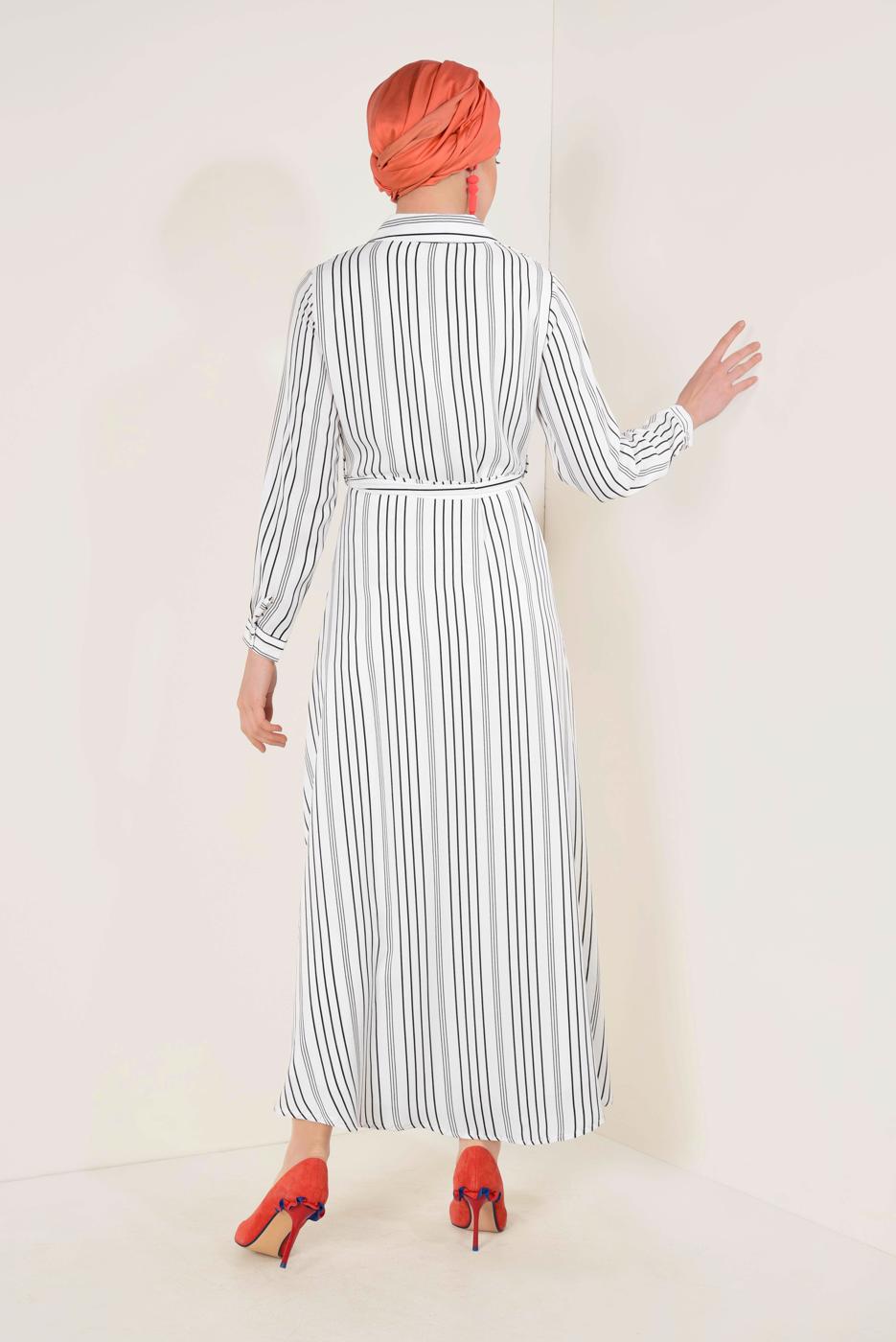 Tesettür giyim KREM ÇİZGİ DESENLİ BOYDAN DÜĞMELİ ELBİSE T 4126