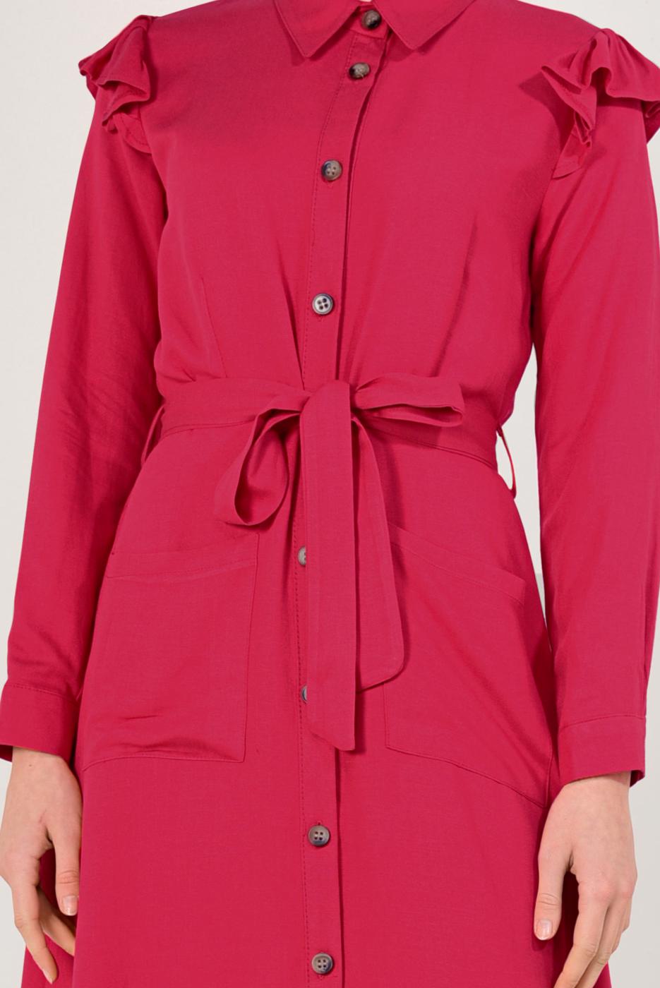 Tesettür giyim KIRMIZI ÖNDEN DÜĞMELİ OMUZLARI FIRFIRLI ELBİSE T 4526