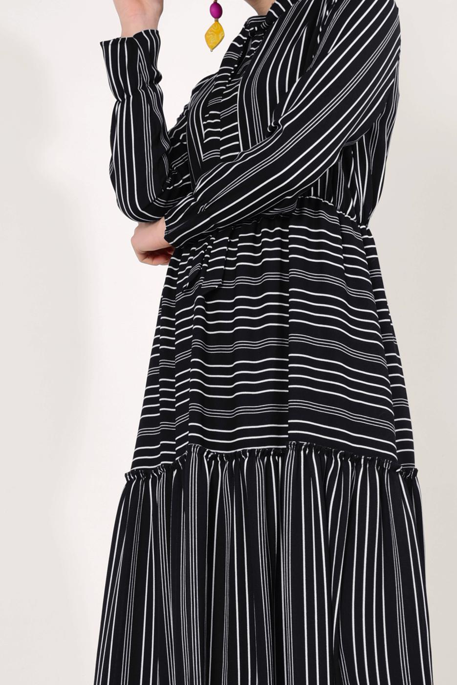 Tesettür giyim SİYAH ÇİZGİLİ BOL KESİM ELBİSE T 5126