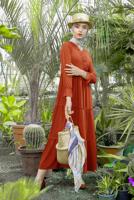 Tesettür giyim TURUNCU ETEĞİ VOLANLI ELBİSE 7523