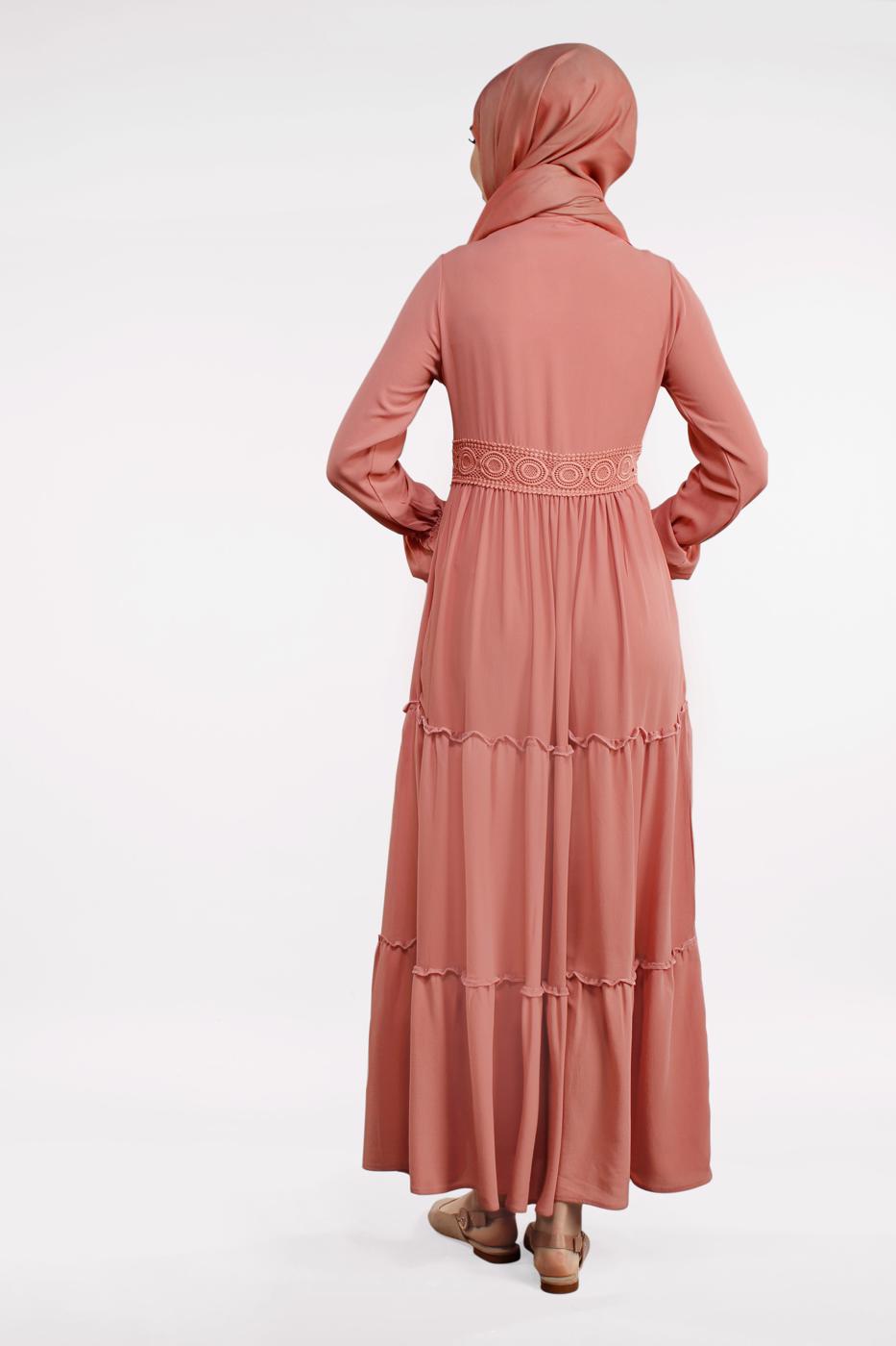 Tesettür giyim PEMBE ETEĞİ VOLANLI ELBİSE 7523