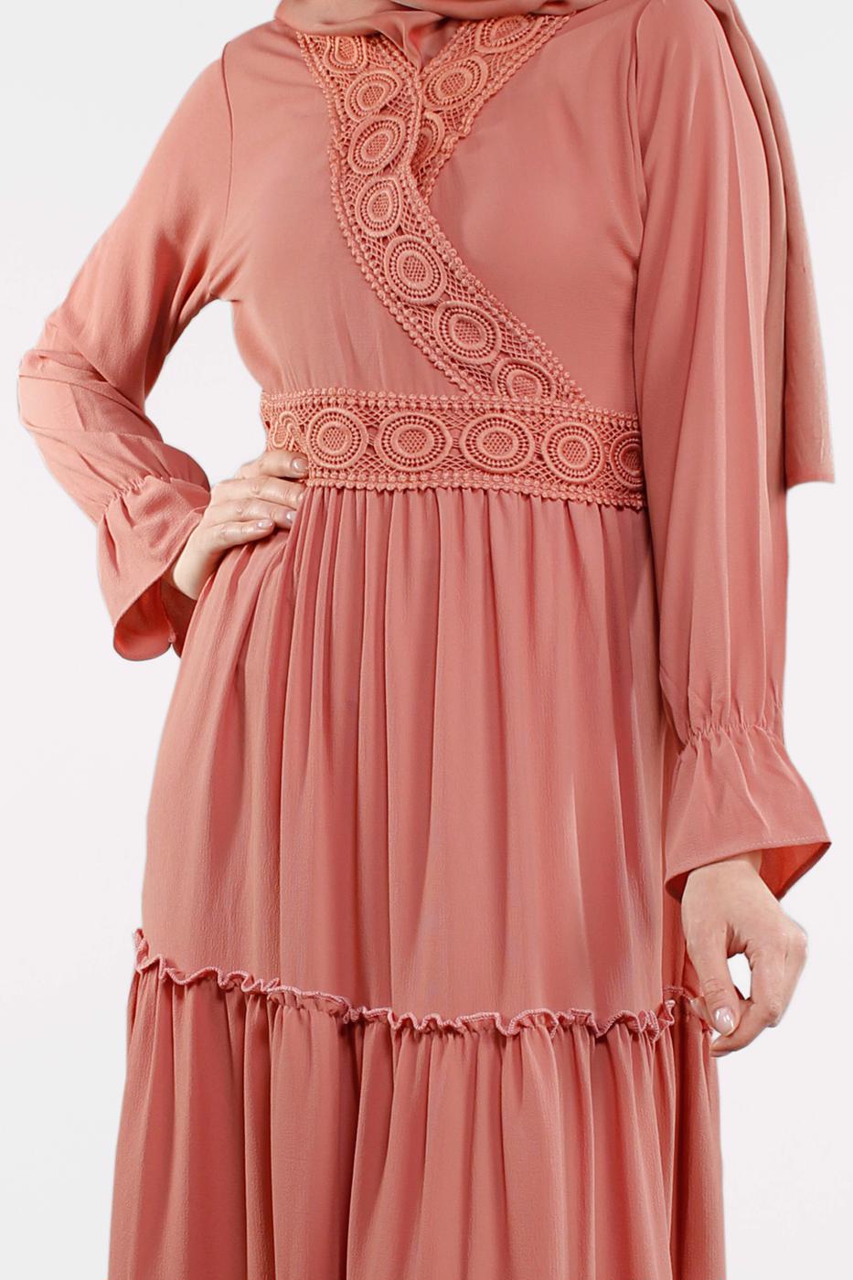 Tesettür giyim PEMBE ETEĞİ VOLANLI ELBİSE 7523