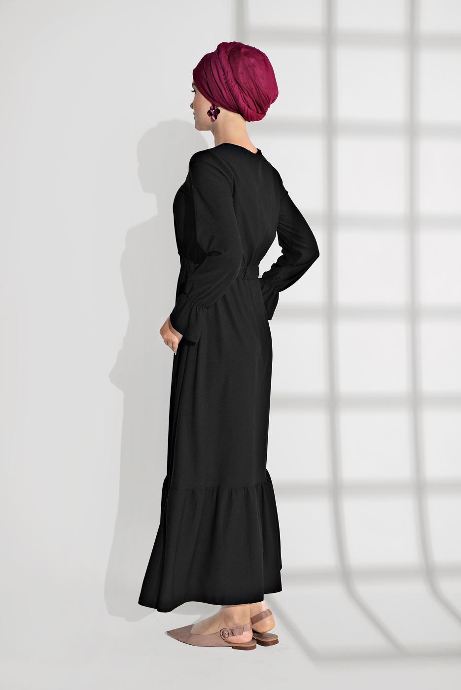 Tesettür giyim SİYAH BELİ LASTİKLİ VOLANLI ELBİSE 9116