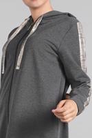 Tesettür giyim GRİ YANLARI ŞERİT DETAYLI KAPÜŞONLU 2&prime;Lİ EŞOFMAN TAKIM 84104