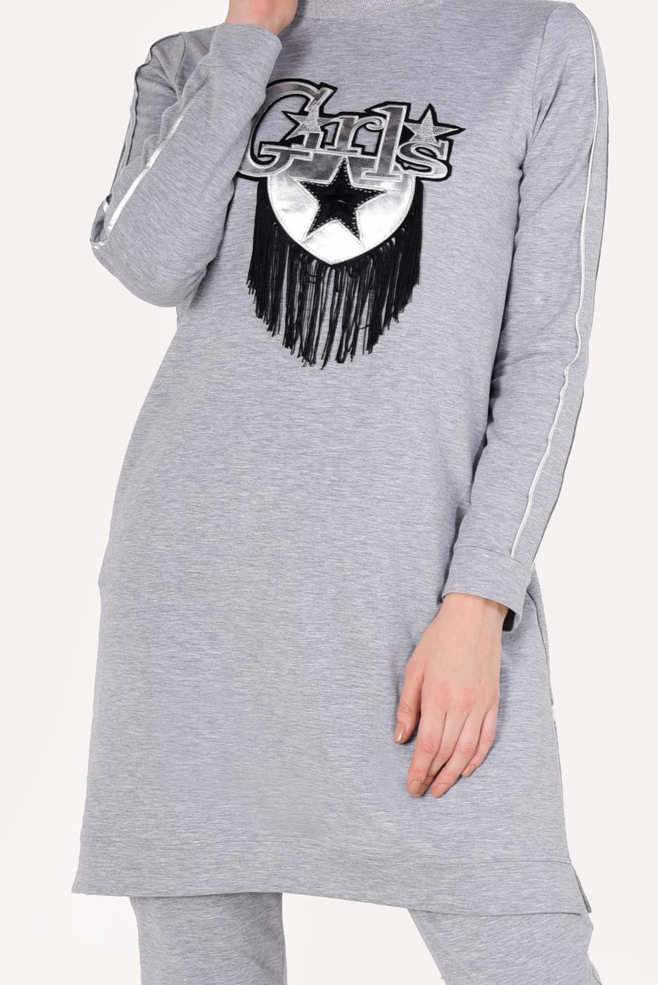 Tesettür giyim GRİ YAZI VE PÜSKÜL DETAYLI PANTOLONLU EŞOFMAN TAKIM 1109