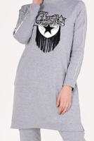 Tesettür giyim GRİ YAZI VE PÜSKÜL DETAYLI PANTOLONLU EŞOFMAN TAKIM 1109