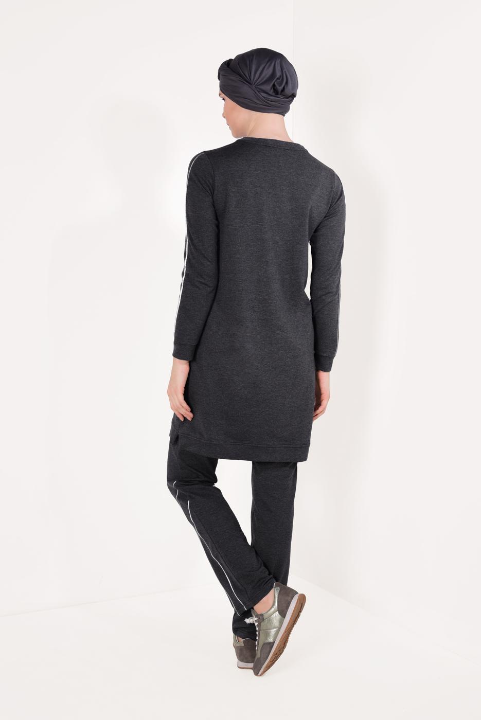 Tesettür giyim GRİ YAZI VE PÜSKÜL DETAYLI PANTOLONLU EŞOFMAN TAKIM 1109