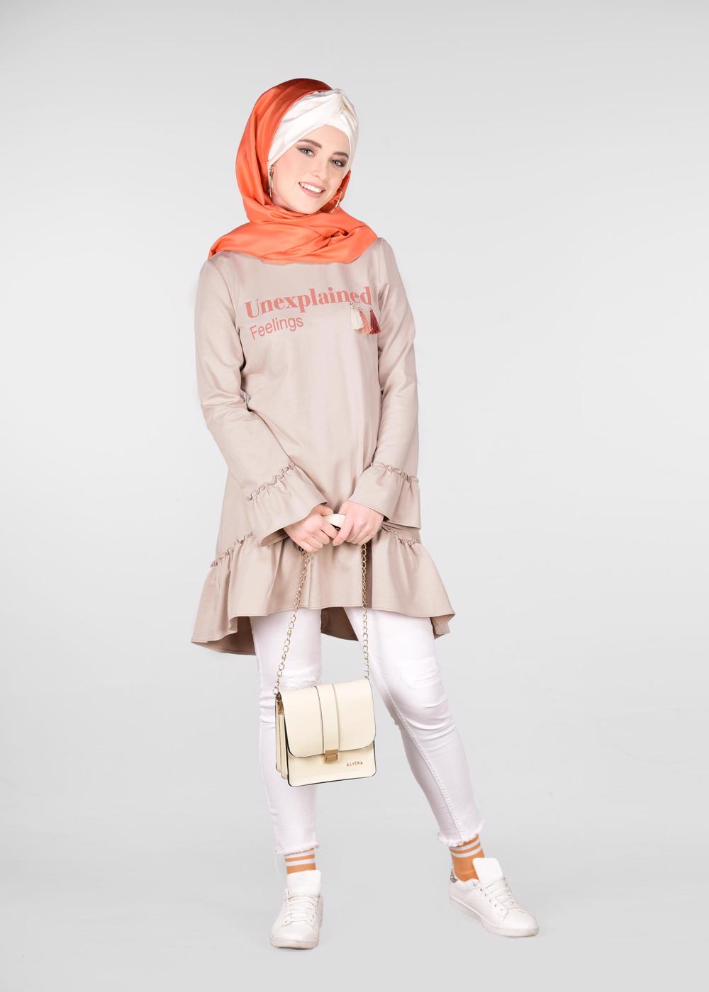 Tesettür giyim BEJ BASKI DETAYLI VOLANLI EŞOFMAN TUNİK 4873