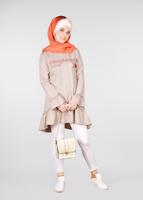 Tesettür giyim BEJ BASKI DETAYLI VOLANLI EŞOFMAN TUNİK 4873