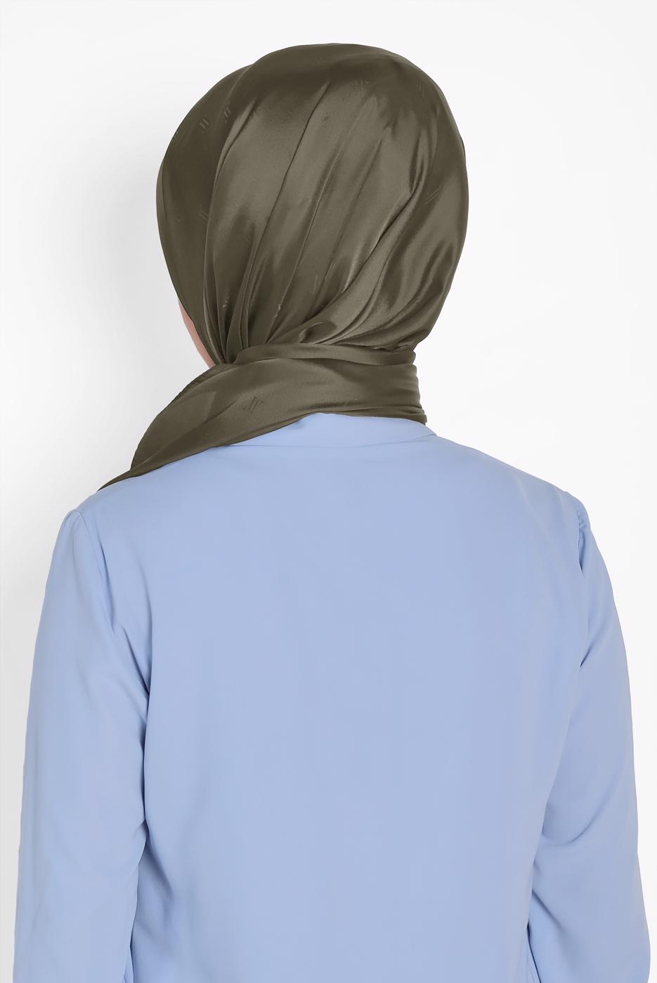 Tesettür giyim HAKİ ALVİNA LOGOLU İPEKSİ ŞAL 9957 