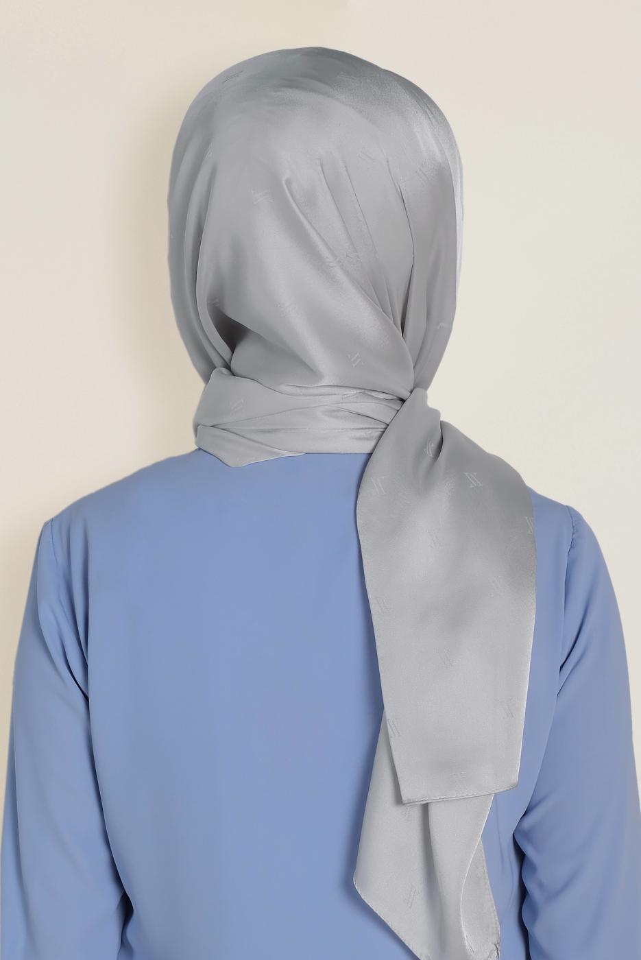 Tesettür giyim GÜMÜŞ ALVİNA LOGOLU İPEKSİ ŞAL 9957 