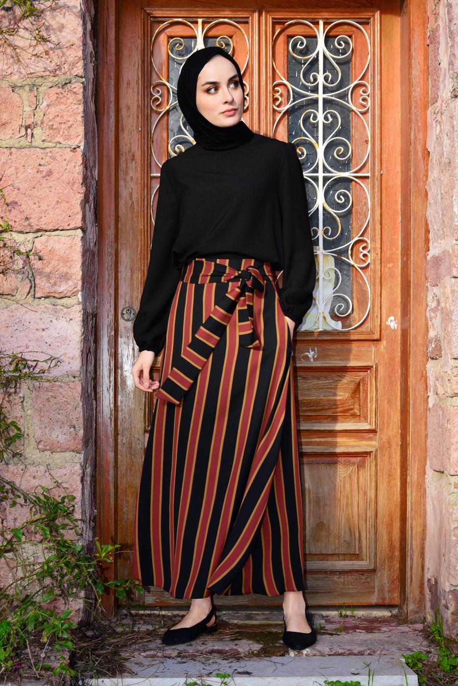 Tesettür giyim SİYAH BELİ KUŞAKLI ÇİZGİLİ ETEKLİ TAKIM T 2126