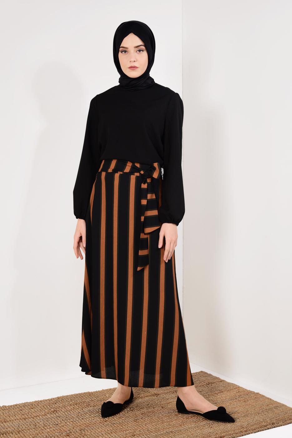 Tesettür giyim SİYAH BELİ KUŞAKLI ÇİZGİLİ ETEKLİ TAKIM T 2126