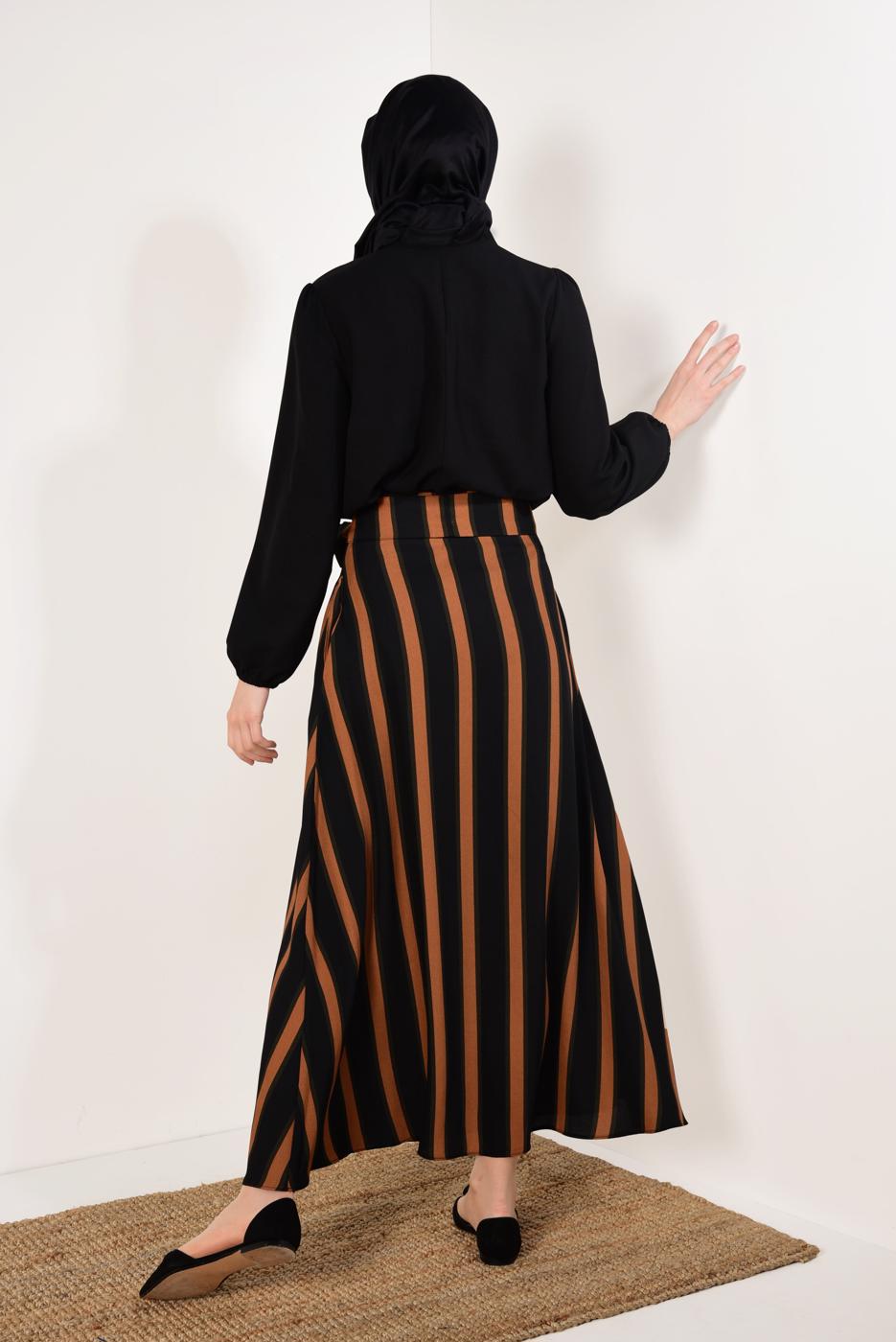 Tesettür giyim SİYAH BELİ KUŞAKLI ÇİZGİLİ ETEKLİ TAKIM T 2126