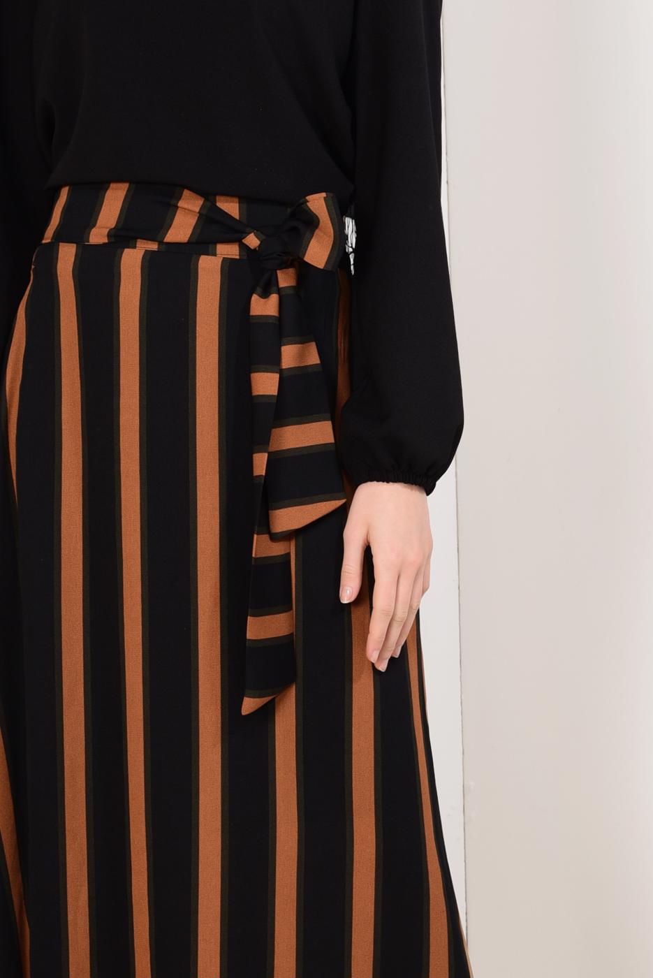 Tesettür giyim SİYAH BELİ KUŞAKLI ÇİZGİLİ ETEKLİ TAKIM T 2126