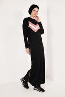 Tesettür giyim SİYAH BASKILI ETEKLİ EŞOFMAN TAKIMI T 8638