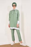 Tesettür giyim YEŞİL ÖNDEN DÜĞMELİ KAPÜŞONLU PANTOLONLU TAKIM T 0138