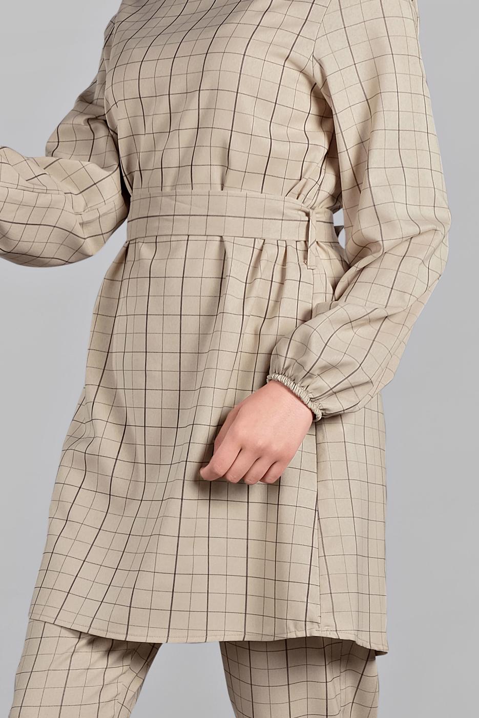 Tesettür giyim BEJ KARE DESENLİ BELDEN BAĞCIKLI 2&prime;Lİ PANTOLONLU TAKIM 1825