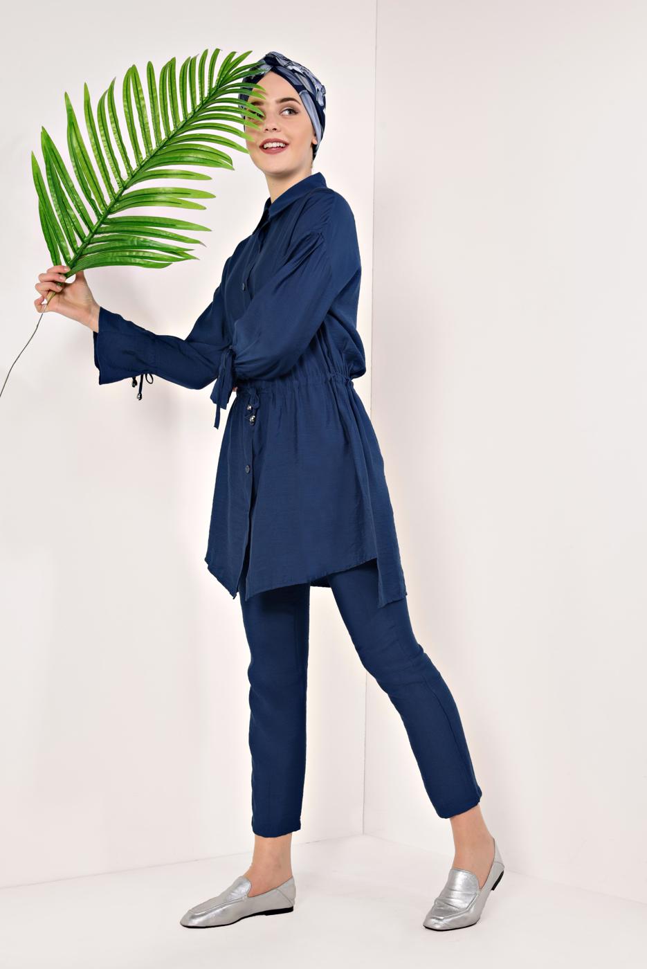 Tesettür giyim LACİVERT DÜĞMELİ VE BAĞCIKLI 2&prime;Lİ PANTOLONLU TAKIM T 5034 