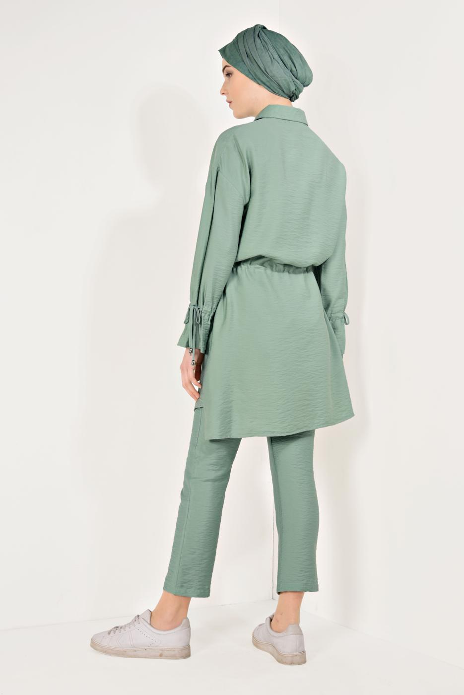 Tesettür giyim YEŞİL DÜĞMELİ VE BAĞCIKLI 2&prime;Lİ PANTOLONLU TAKIM T 5034 
