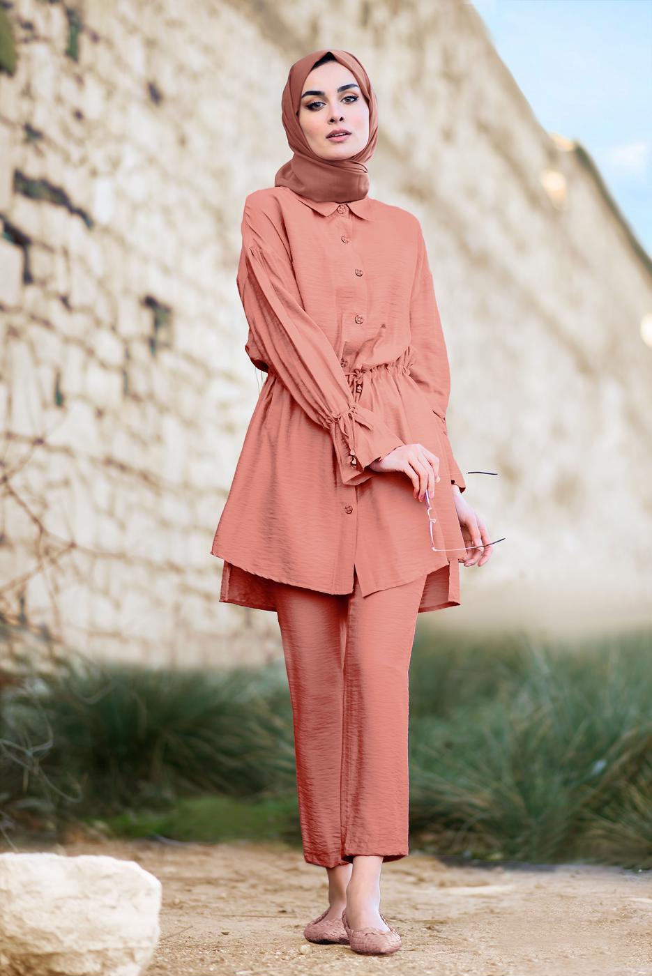 Tesettür giyim PEMBE DÜĞMELİ VE BAĞCIKLI 2&prime;Lİ PANTOLONLU TAKIM T 5034 