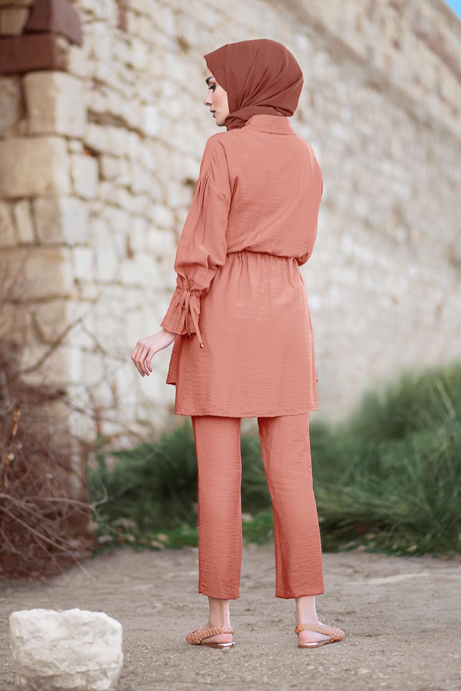 Tesettür giyim PEMBE DÜĞMELİ VE BAĞCIKLI 2&prime;Lİ PANTOLONLU TAKIM T 5034 