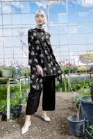 Tesettür giyim SİYAH ÇİÇEK BASKILI ASİMETRİK KESİM 2&prime;Lİ PANTOLONLU TAKIM 9126 