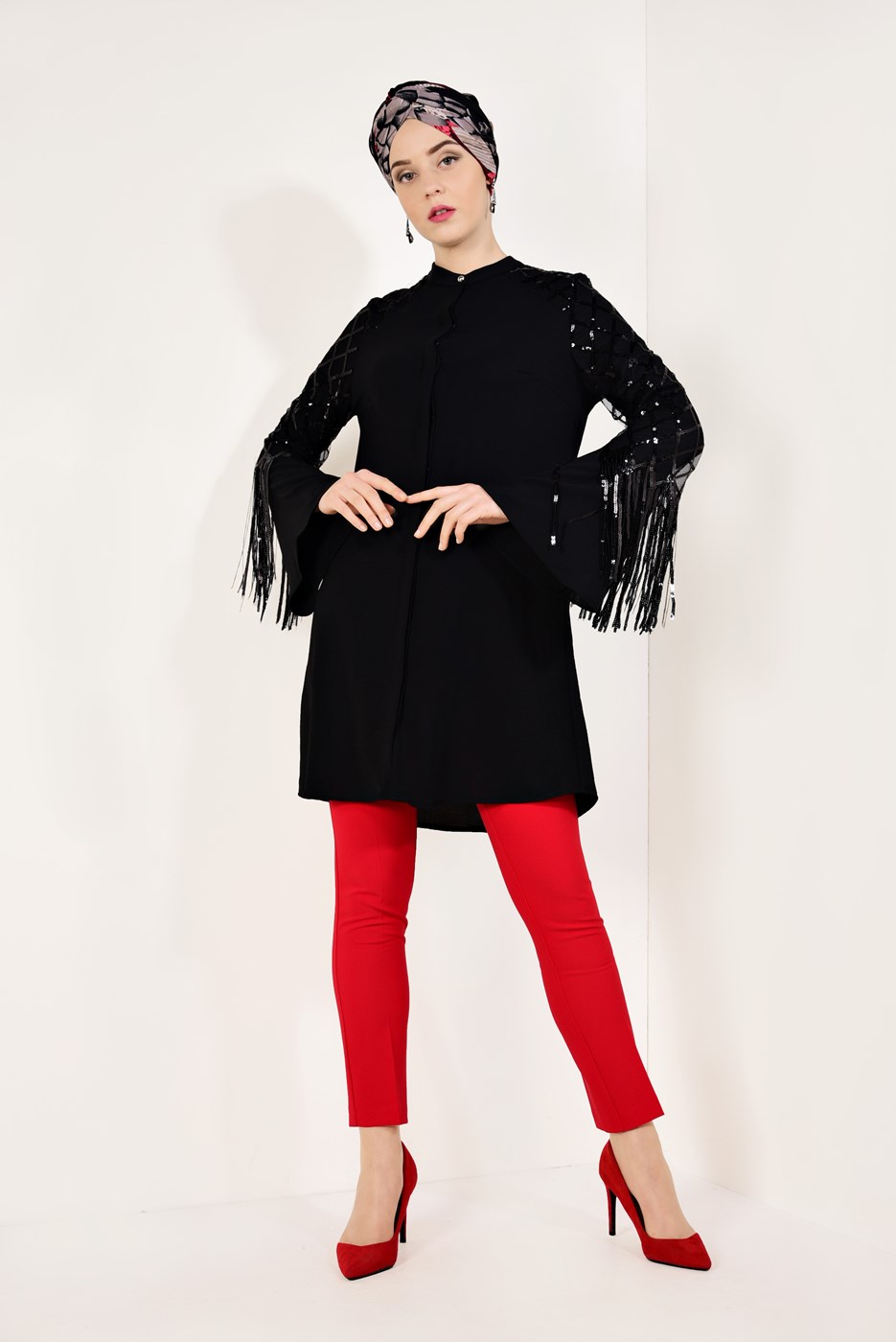 Tesettür giyim SİYAH KOLLARI PÜSKÜLLÜ TUNİK T 37091 