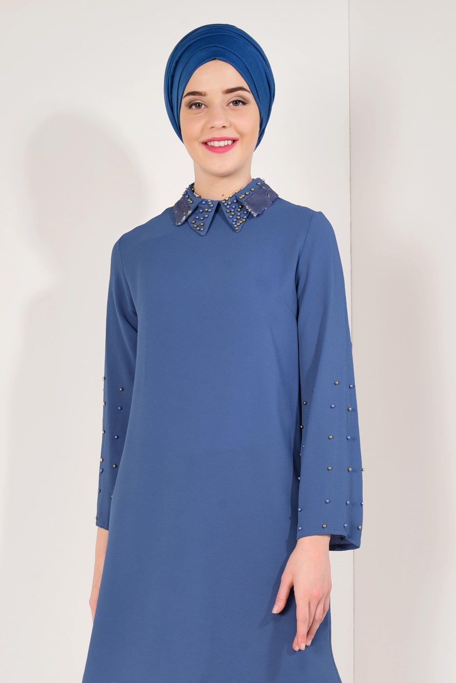 Tesettür giyim LACİVERT KOLLARI VE YAKASI İNCİ DETAYLI TUNİK T 57781