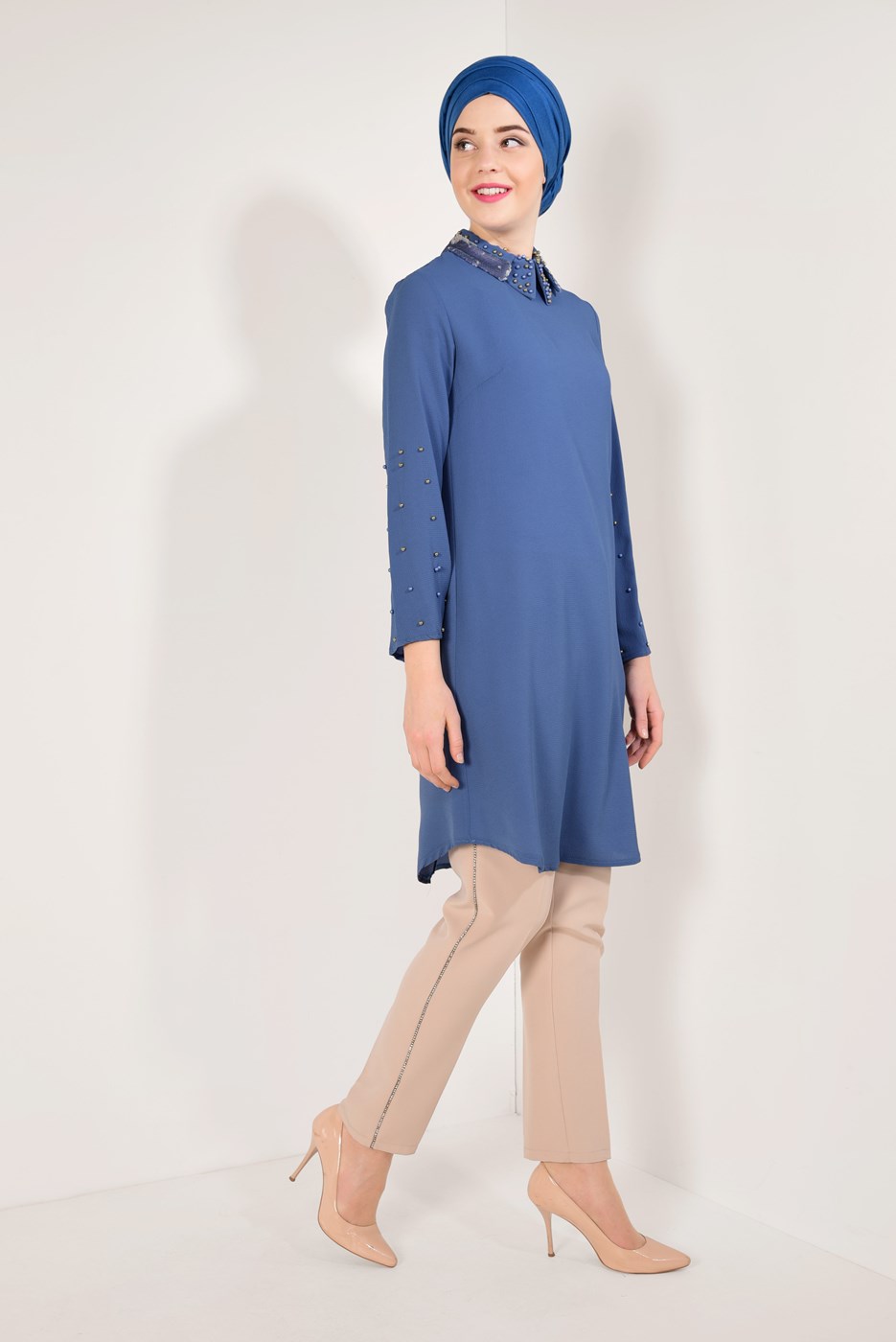 Tesettür giyim LACİVERT KOLLARI VE YAKASI İNCİ DETAYLI TUNİK T 57781